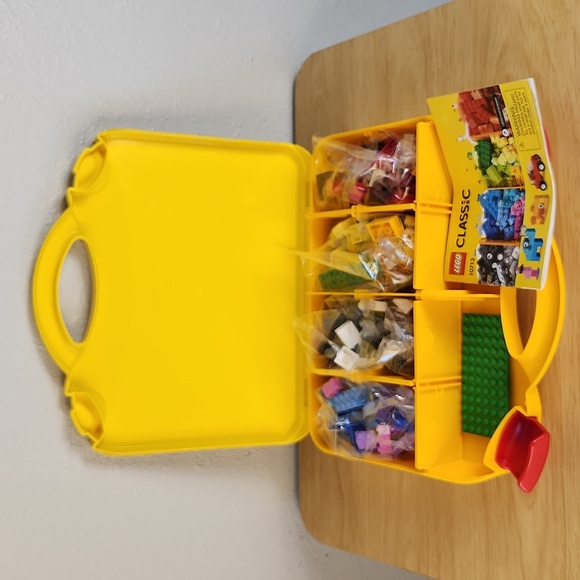 LEGO Classic Creative Suitcase 10713 Yellow Sorting Storage Organizer Case - Picture 1 of 6